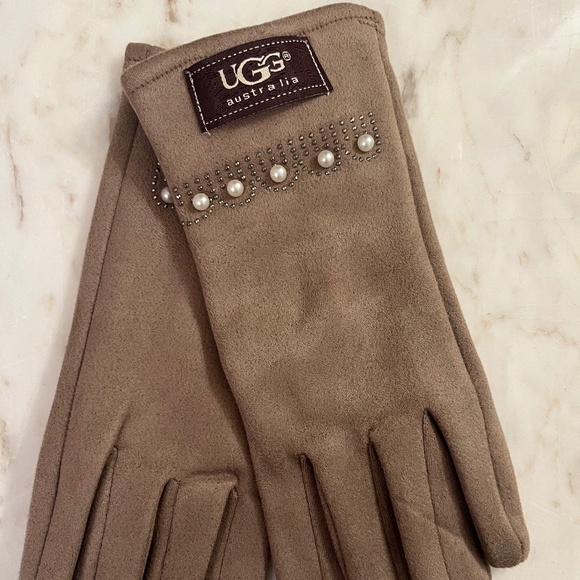 UGG Winter Chestnut Brown   Sweater Weather pom pom hat infinity scarf Set. NWT - Picture 5 of 8